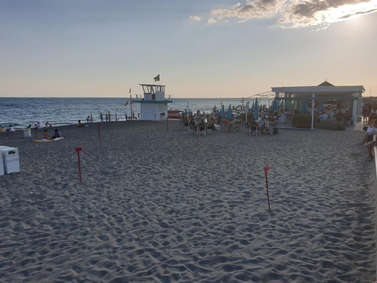 Apartament Trilocale Lido Di Roma Lido di Ostia Zewnętrze zdjęcie